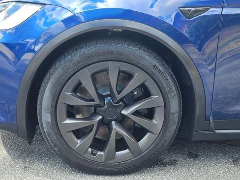 Used 2024 Tesla Model X image 18