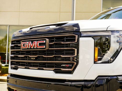 Used 2026 GMC Sierra 2500 AT4X AWD/4WD image 2