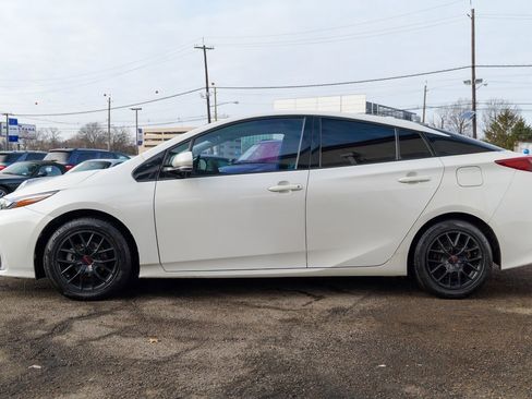 Used 2017 Toyota Prius Prime Premium image 4