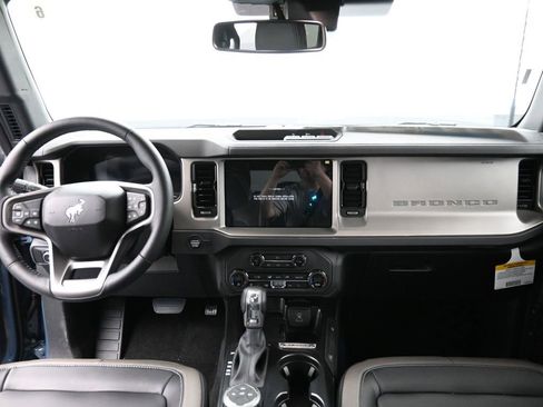 New 2025 Ford Bronco Outer Banks image 16