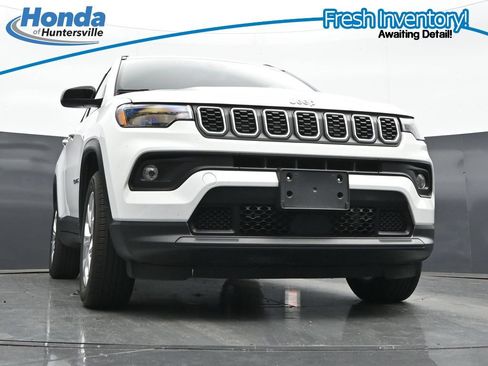Used 2025 Jeep Compass Latitude AWD/4WD image 27