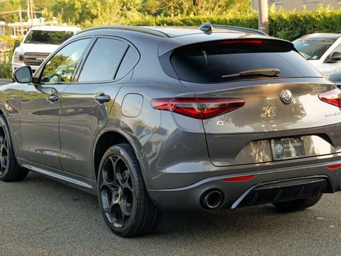 Used 2023 Alfa Romeo Stelvio Veloce AWD/4WD image 5