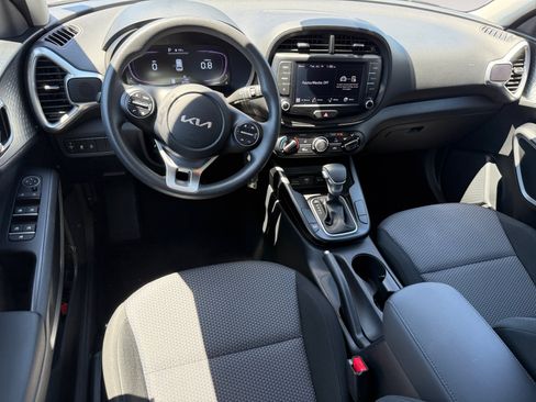 Used 2023 Kia Soul LX FWD image 15