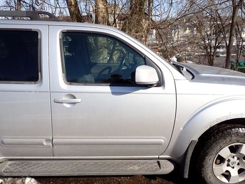 Used 2006 Nissan Pathfinder SE w/ (P01) Se Premium Pkg image 12