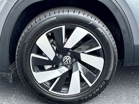 Used 2024 Volkswagen Atlas Cross Sport SE image 29