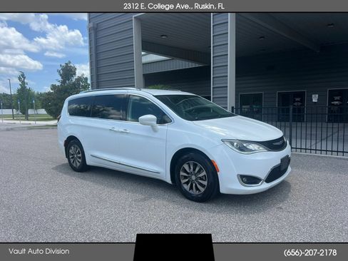 Used 2020 Chrysler Pacifica Touring-L Plus FWD image 1