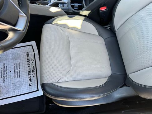 Used 2023 Subaru Forester Limited image 28