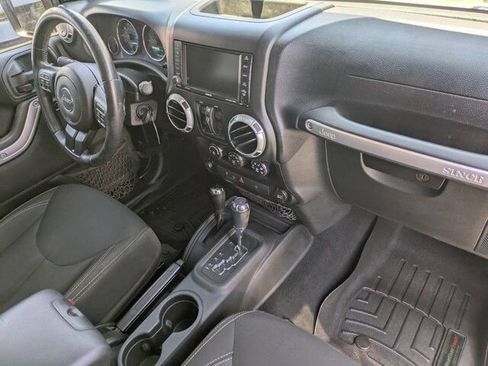 Used 2015 Jeep Wrangler Unlimited Sahara w/ Connectivity Group image 32