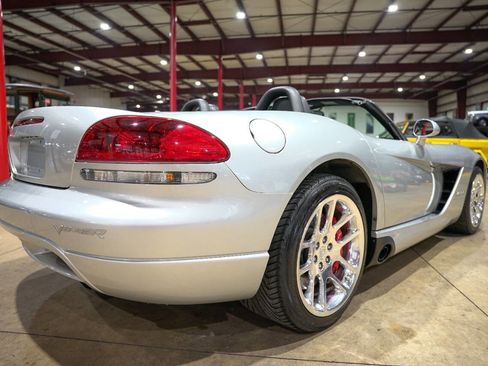 Used 2004 Dodge Viper SRT-10 image 8