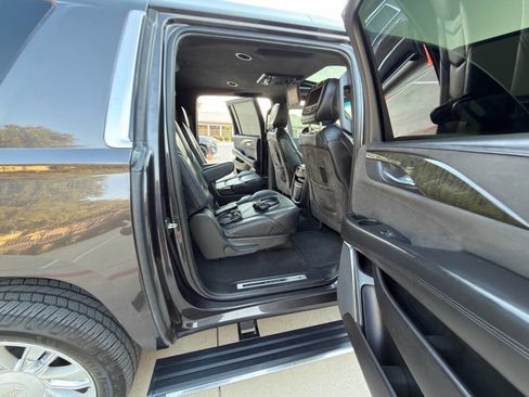 Used 2016 Cadillac Escalade ESV Platinum AWD/4WD image 24