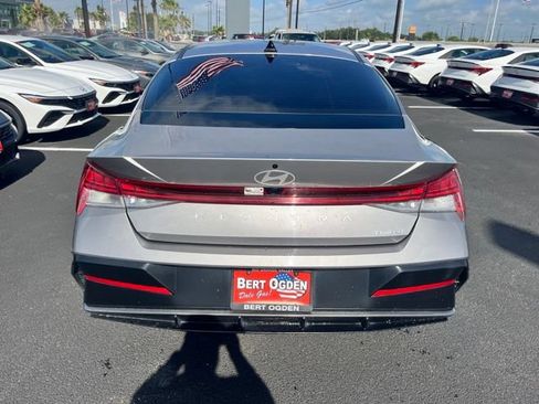 Used 2025 Hyundai Elantra Limited FWD image 5
