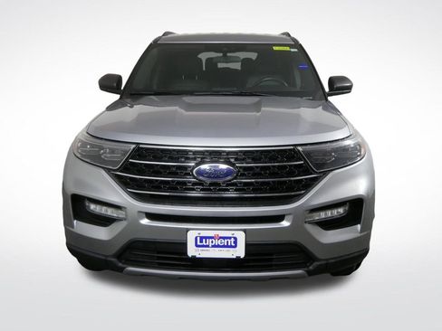 Used 2020 Ford Explorer XLT w/ Equipment Group 202A AWD/4WD image 11