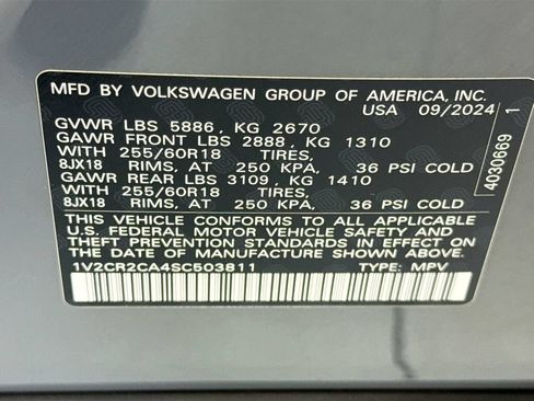 Used 2025 Volkswagen Atlas Peak Edition SE AWD/4WD image 33