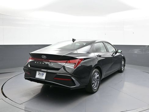 Certified 2024 Hyundai Elantra SEL FWD image 6