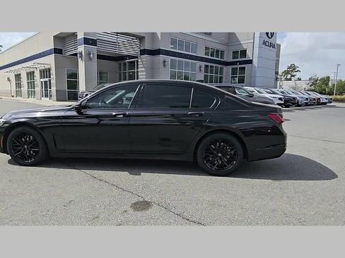 Used 2022 BMW 740i w/ Premium Package image 20