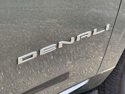 Used 2023 GMC Yukon XL Denali Ultimate AWD/4WD image 10