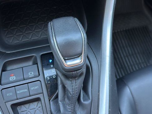 Used 2022 Toyota RAV4 XLE Premium FWD image 15