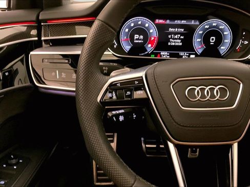 Used 2024 Audi S8 AWD/4WD image 18