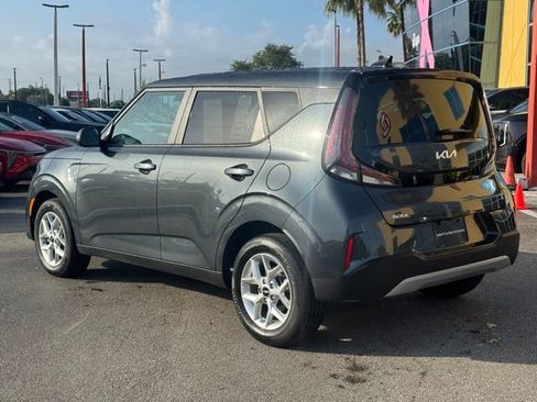 Certified 2025 Kia Soul LX image 3