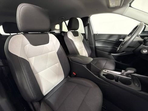 Used 2024 Chevrolet Trax LS w/ LS Convenience Package FWD image 30