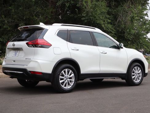Used 2017 Nissan Rogue SV w/ SV Premium Package AWD/4WD image 5