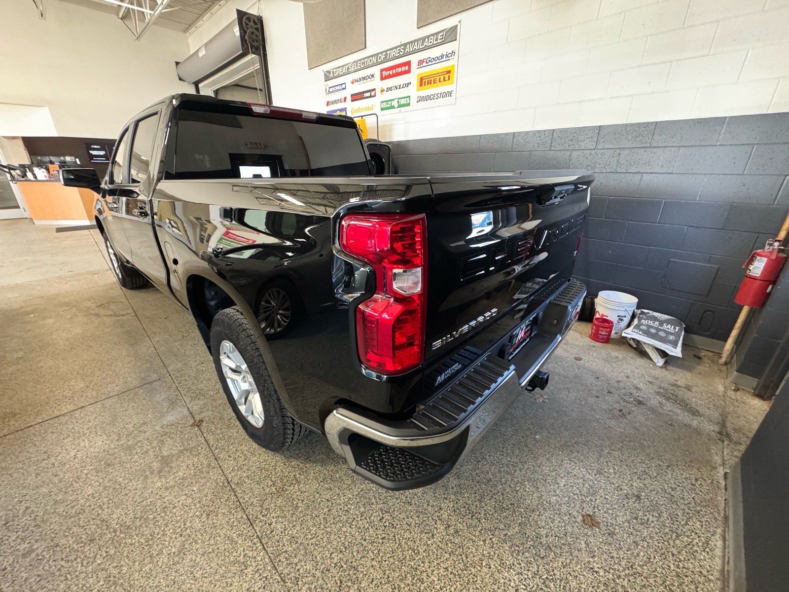 Used 2025 Chevrolet Silverado 1500 LT w/ Z71 Off-Road Package AWD/4WD image 7