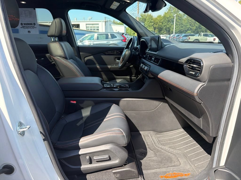 Certified 2025 Honda Pilot TrailSport image 26