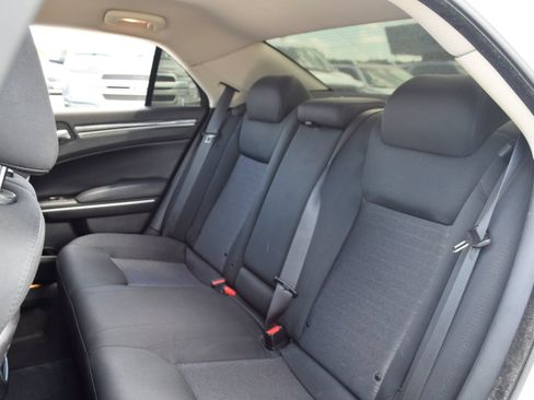 Used 2019 Chrysler 300 Touring w/ Sport Appearance Package RWD image 18