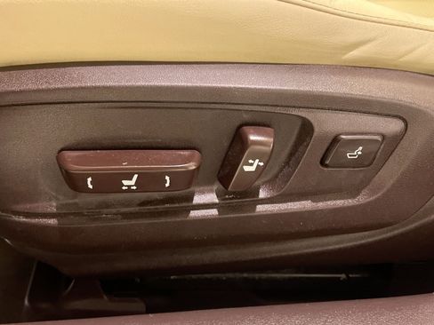 Used 2016 Lexus ES 350 w/ Luxury Package w/Wood Trim image 23