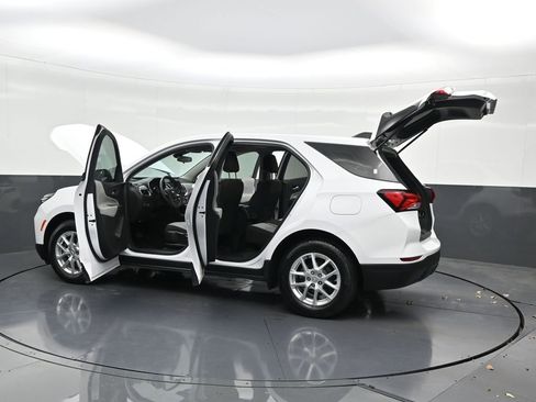 Used 2024 Chevrolet Equinox LS FWD image 36
