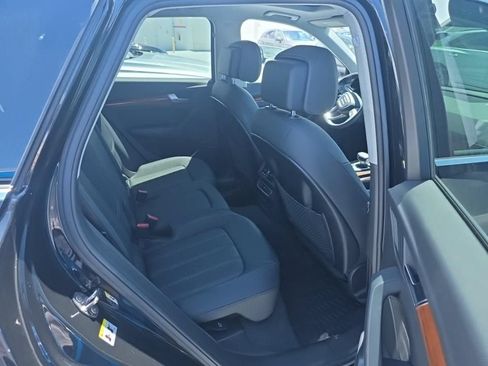 Used 2023 Audi Q5 2.0T Premium w/ Convenience Package AWD/4WD image 8