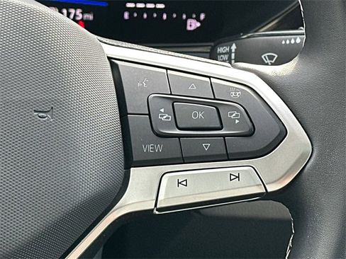 Certified 2024 Volkswagen Taos SE image 25