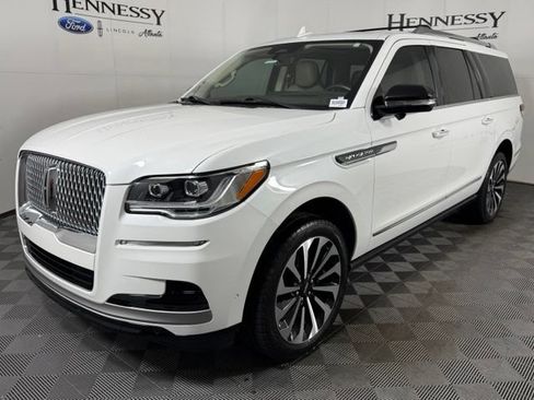 Used 2023 Lincoln Navigator L Reserve AWD/4WD image 2