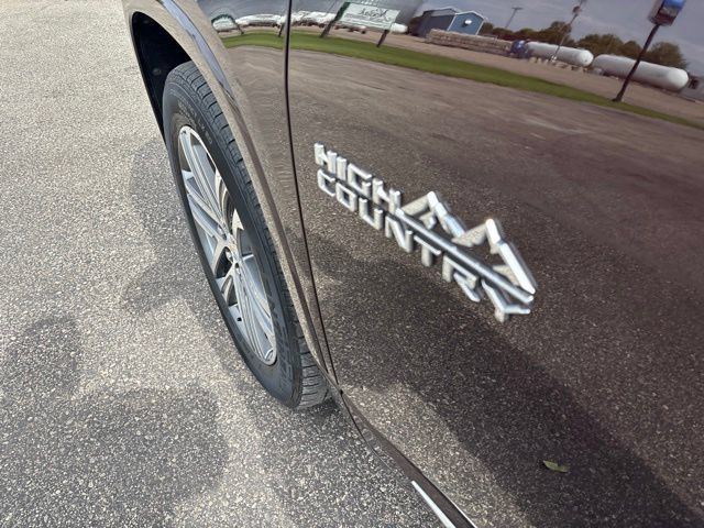Certified 2023 Chevrolet Traverse High Country AWD/4WD image 10