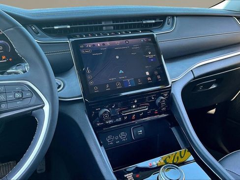 Used 2023 Jeep Grand Cherokee L Limited w/ Black Appearance Package image 9