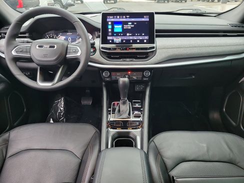 Used 2023 Jeep Compass Latitude image 9