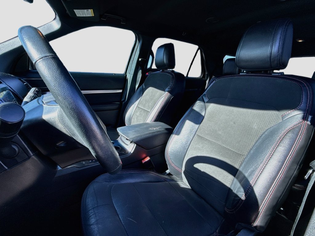 Used 2018 Ford Explorer XLT w/ Equipment Group 202A FWD image 14