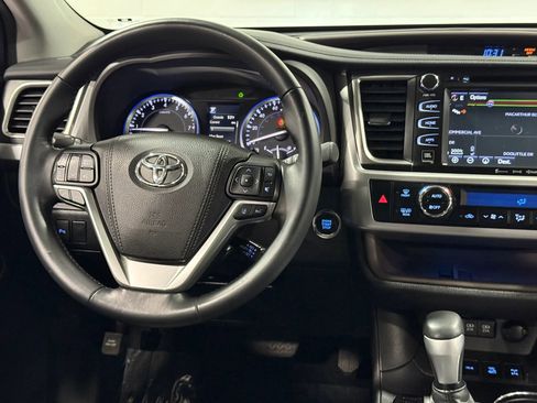 Used 2018 Toyota Highlander Limited AWD/4WD image 23