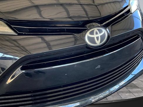 Used 2017 Toyota Corolla LE FWD image 30