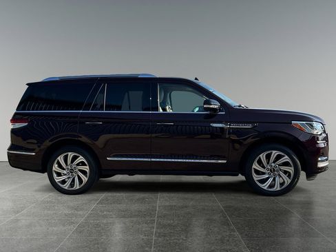 Used 2023 Lincoln Navigator Reserve image 8