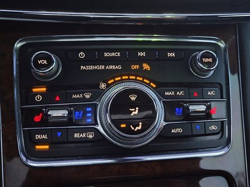 Used 2019 Lincoln Continental Select image 33