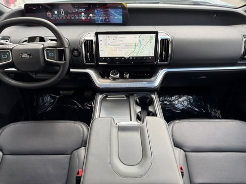 New 2026 Ford Expedition Max Platinum AWD/4WD image 3