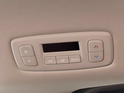 Used 2024 Kia Carnival EX FWD image 20