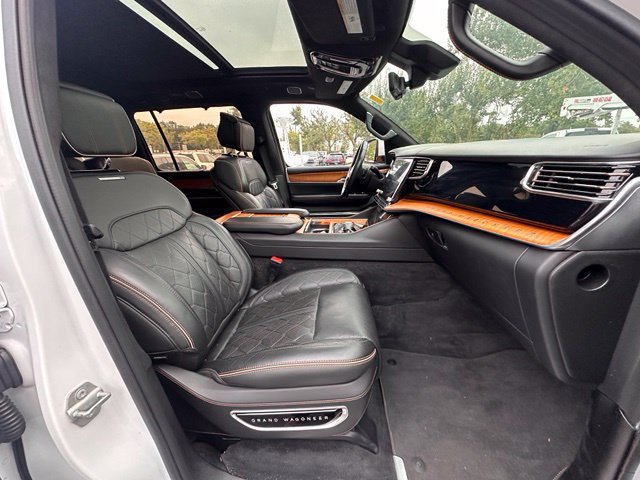 Used 2022 Jeep Grand Wagoneer Series III AWD/4WD image 29