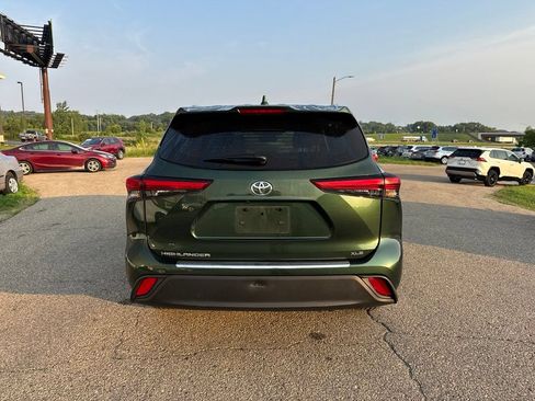 Used 2023 Toyota Highlander XLE FWD image 16