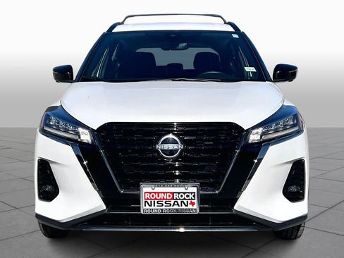 Used 2023 Nissan Kicks SR w/ Interior Electronics Package FWD image 3