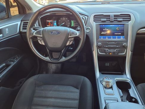 Used 2020 Ford Fusion SE image 5