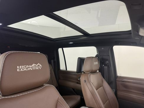 Used 2024 Chevrolet Suburban High Country w/ Advanced Technology Package image 13