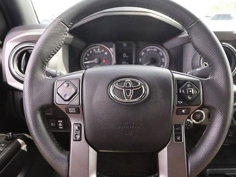 Used 2022 Toyota Tacoma TRD Off-Road w/ Technology Package AWD/4WD image 11
