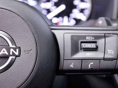 Used 2023 Nissan Rogue S image 25